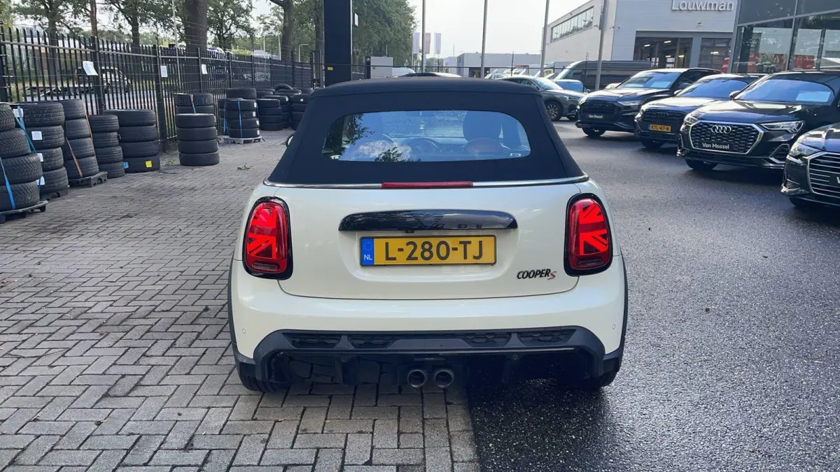2.0 S John Cooper Works 178 PK | Automaat | Connected Navigation Plus | Head-up display | Navigatiesysteem | Apple Carplay/Android Auto | Draadloze telefoonlader | Leder |