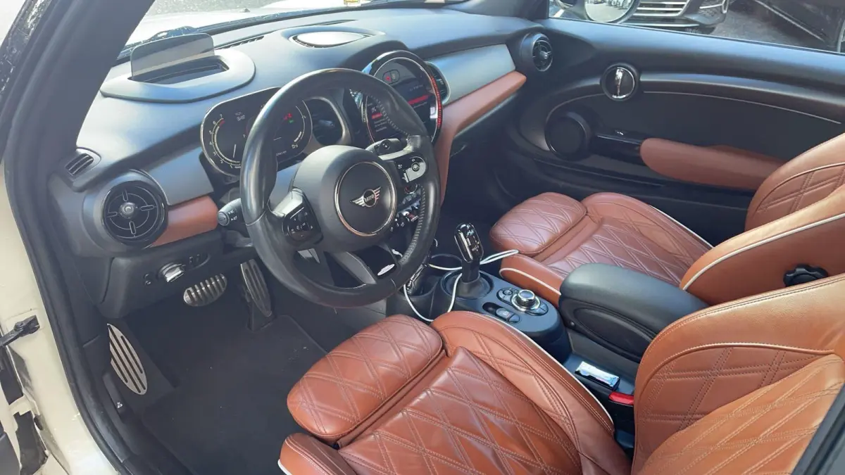 2.0 S John Cooper Works 178 PK | Automaat | Connected Navigation Plus | Head-up display | Navigatiesysteem | Apple Carplay/Android Auto | Draadloze telefoonlader | Leder |