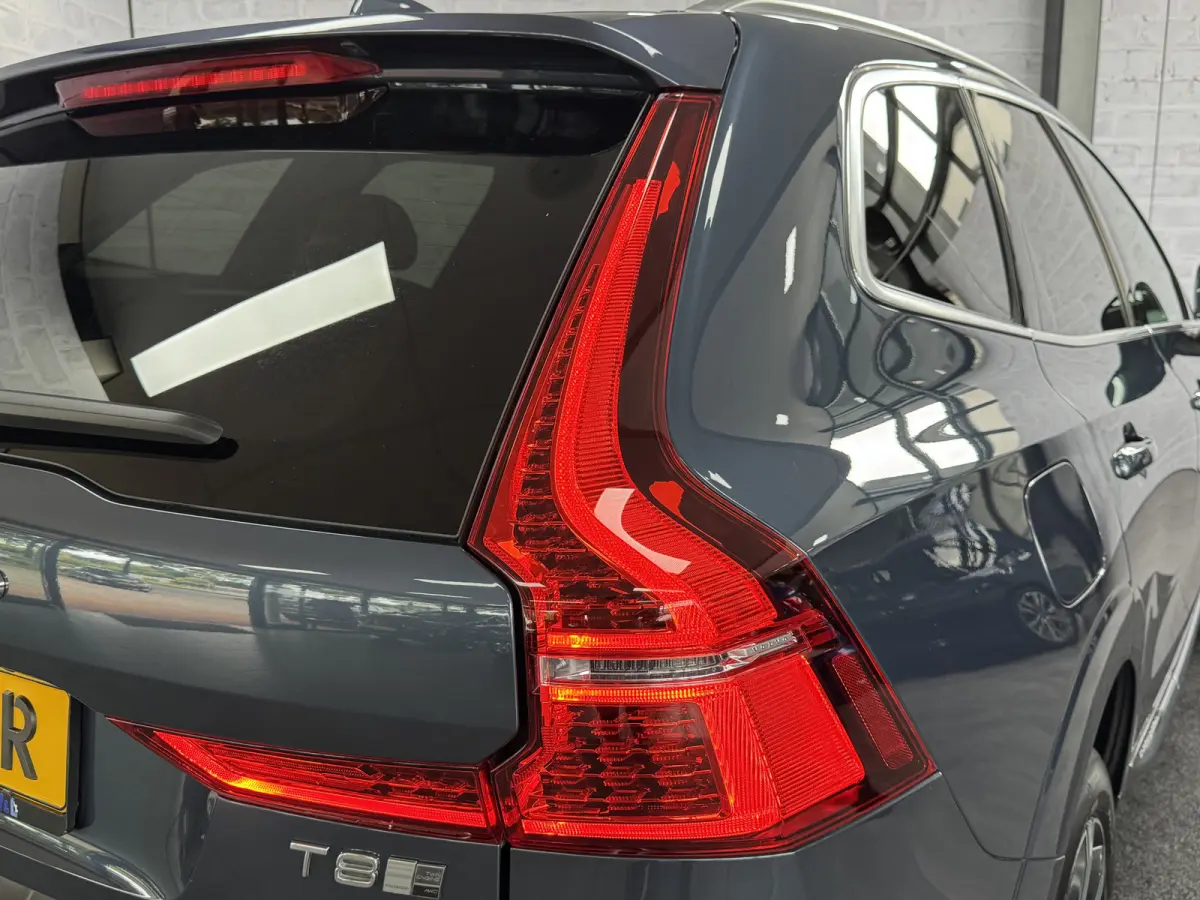 2.0 T8 Twin Engine AWD Inscription Luchtvering B&W Pano Trekhaak Pilot Assist