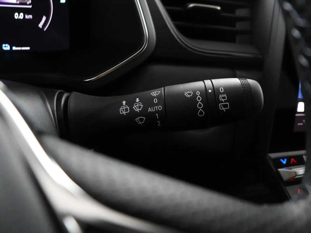 1.8 HEV AT Instyle | € 3.000 Korting! | 360º Camera | Adaptive Cruise Control | Bekleding Leder | Climate Control | Elektrische Stoelen | Google Navigatie | Panoramadak | Stoel- en Stuurv