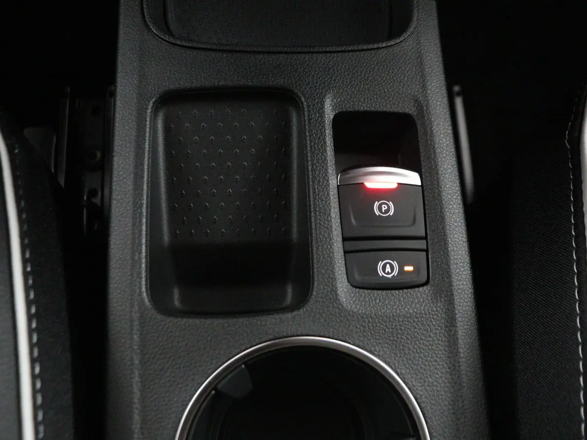 1.8 HEV AT Instyle | € 3.000 Korting! | 360º Camera | Adaptive Cruise Control | Bekleding Leder | Climate Control | Elektrische Stoelen | Google Navigatie | Panoramadak | Stoel- en Stuurv