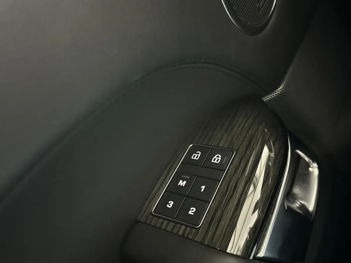 HSE P400e|PANO|MERIDIAN|MEMORY