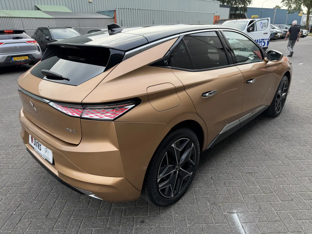 225pk E-Tense Rivoli (Leder incl verwarming/Geheugen - LED - Automatische Airco - Adaptieve Cruise Controle - Keyless Entry - Camera - 19" incl 4S - Apple Carplay - Head up))