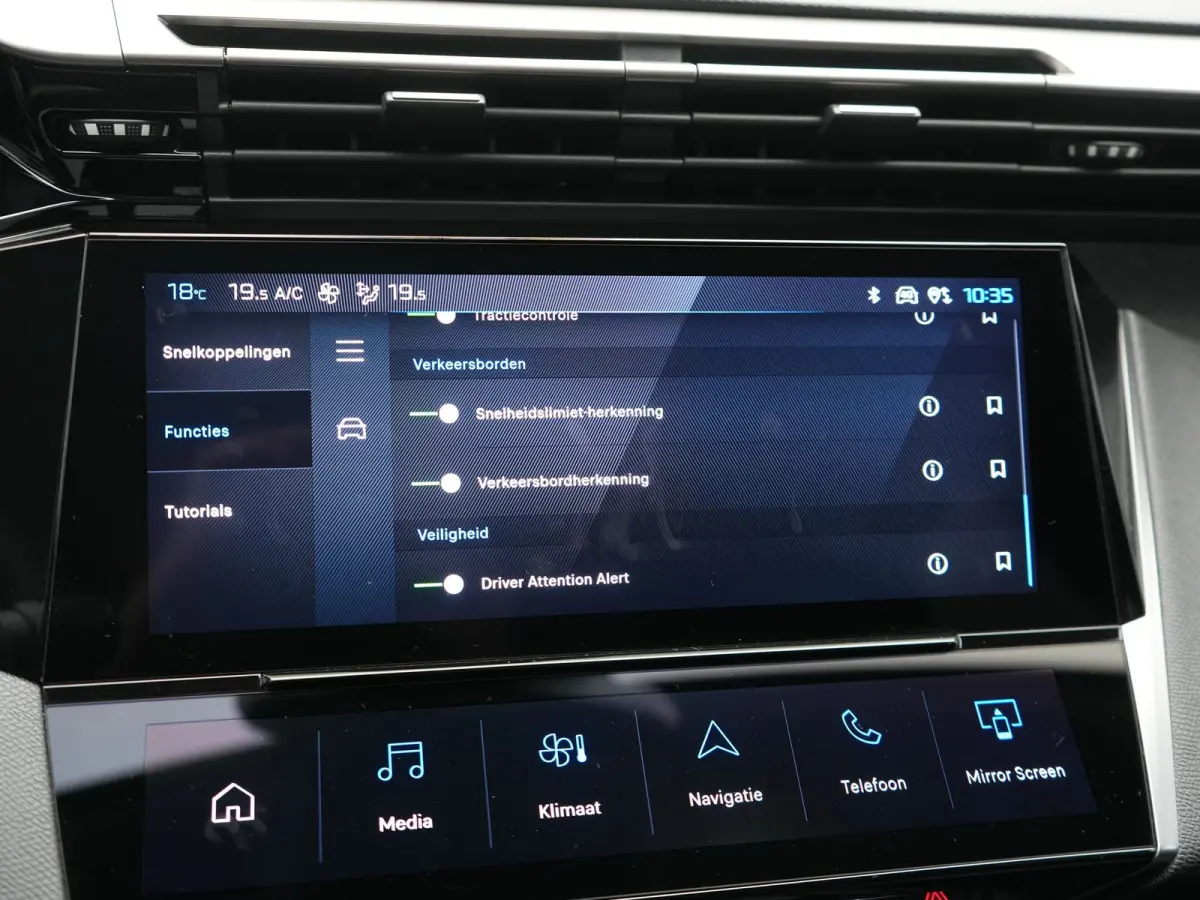1.6 180 Allure PHEV 180pk Dealer O.H | Adaptive Cruise | 360 Camera | Sportstoelen & Stuur Verwarmd | Blis | Apple Carplay | Keyless | Navigatie | DAB | Virutal | 17"L.M | Plug In Hybrid