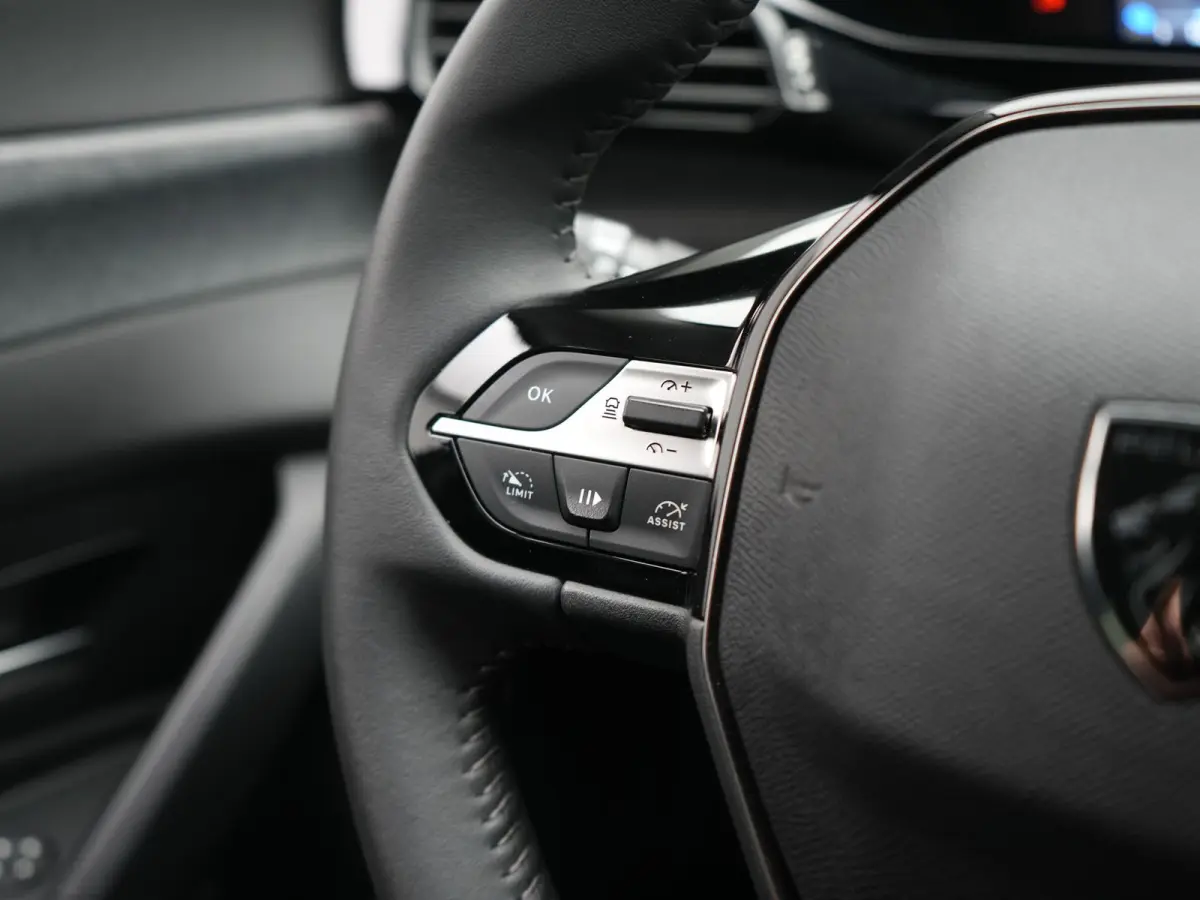 1.6 180 Allure PHEV 180pk Dealer O.H | Adaptive Cruise | 360 Camera | Sportstoelen & Stuur Verwarmd | Blis | Apple Carplay | Keyless | Navigatie | DAB | Virutal | 17"L.M | Plug In Hybrid