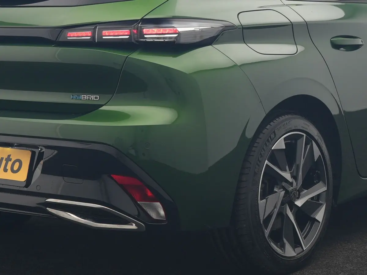 1.6 180 Allure PHEV 180pk Dealer O.H | Adaptive Cruise | 360 Camera | Sportstoelen & Stuur Verwarmd | Blis | Apple Carplay | Keyless | Navigatie | DAB | Virutal | 17"L.M | Plug In Hybrid