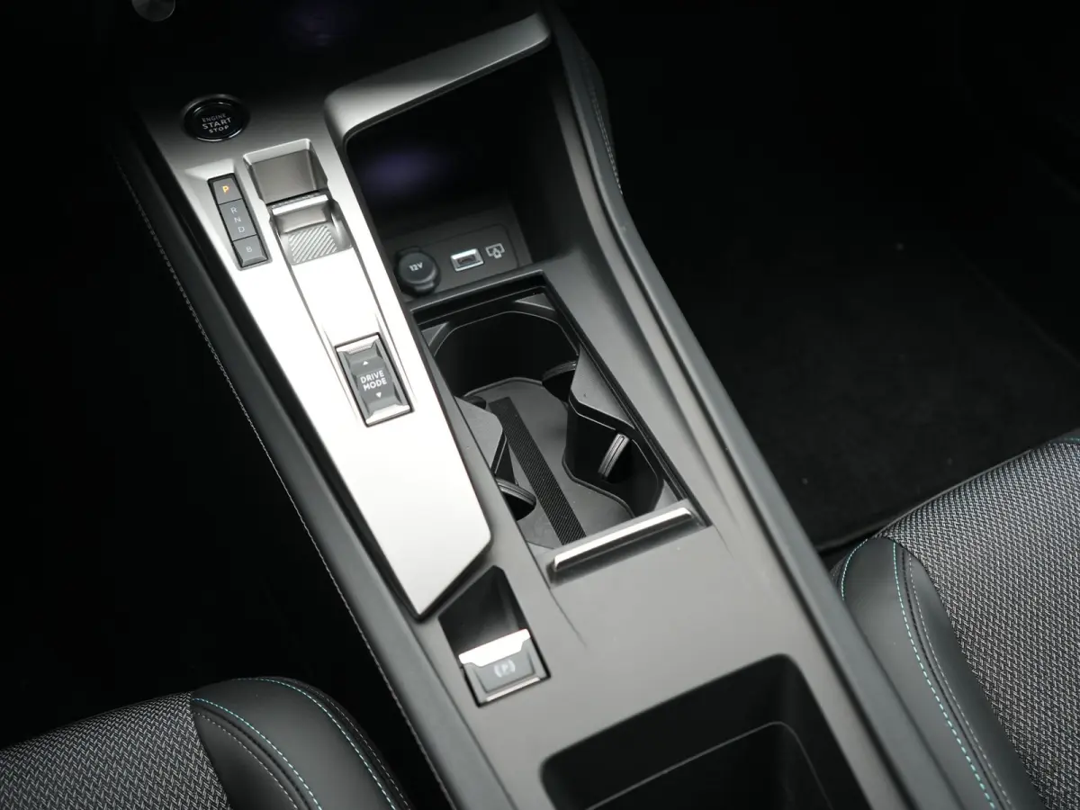 1.6 180 Allure PHEV 180pk Dealer O.H | Adaptive Cruise | 360 Camera | Sportstoelen & Stuur Verwarmd | Blis | Apple Carplay | Keyless | Navigatie | DAB | Virutal | 17"L.M | Plug In Hybrid