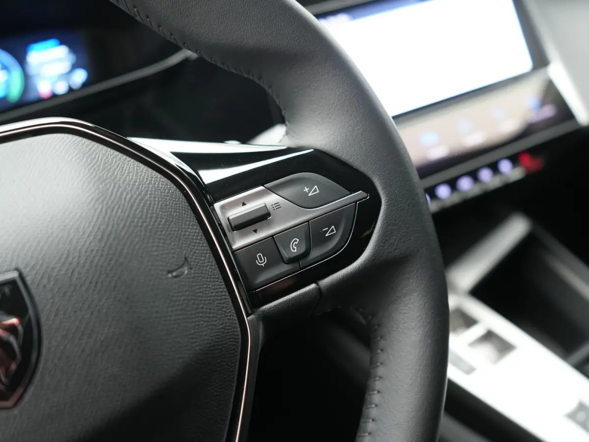 1.6 180 Allure PHEV 180pk Dealer O.H | Adaptive Cruise | 360 Camera | Sportstoelen & Stuur Verwarmd | Blis | Apple Carplay | Keyless | Navigatie | DAB | Virutal | 17"L.M | Plug In Hybrid