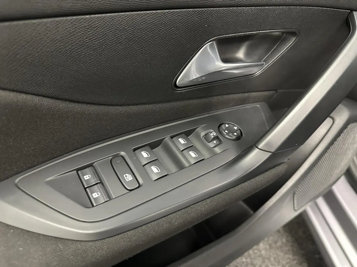 1.2 PureTech Active Pack Business CARPLAY NAVI CRUISE ECC.