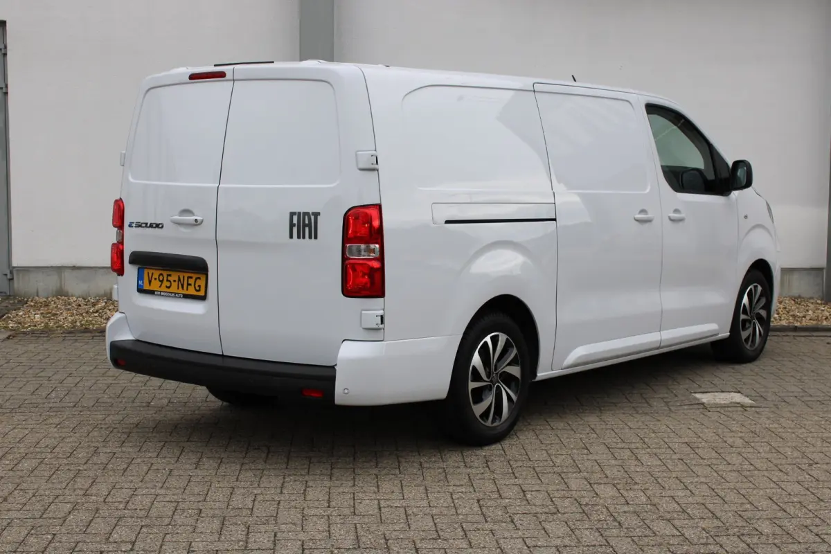 L3 75 kWh |  12V aansluiting in de laadruimte |  Buitenspiegelkappen en stootlijsten in zwart  metallic gespoten | 10" Multimedia 3D-kleuren touchscreen (Draadloos Android Auto/Apple  CarPla