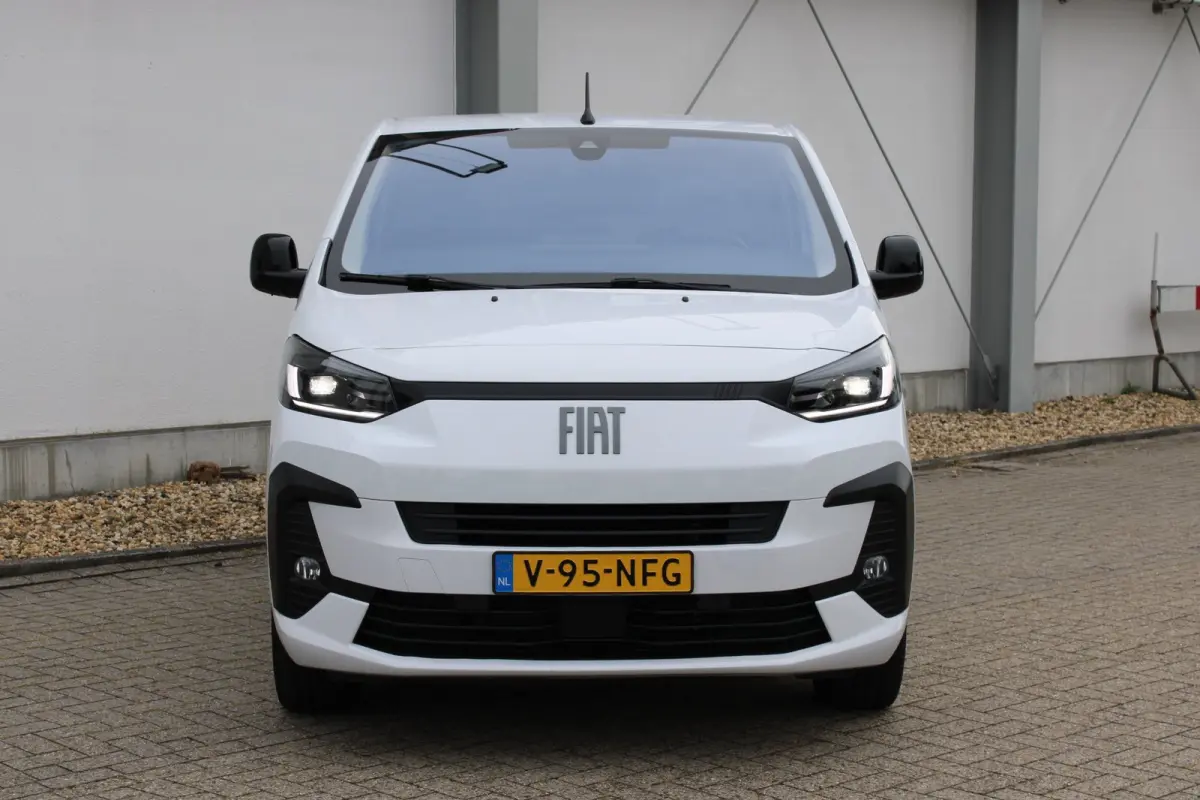 L3 75 kWh |  12V aansluiting in de laadruimte |  Buitenspiegelkappen en stootlijsten in zwart  metallic gespoten | 10" Multimedia 3D-kleuren touchscreen (Draadloos Android Auto/Apple  CarPla