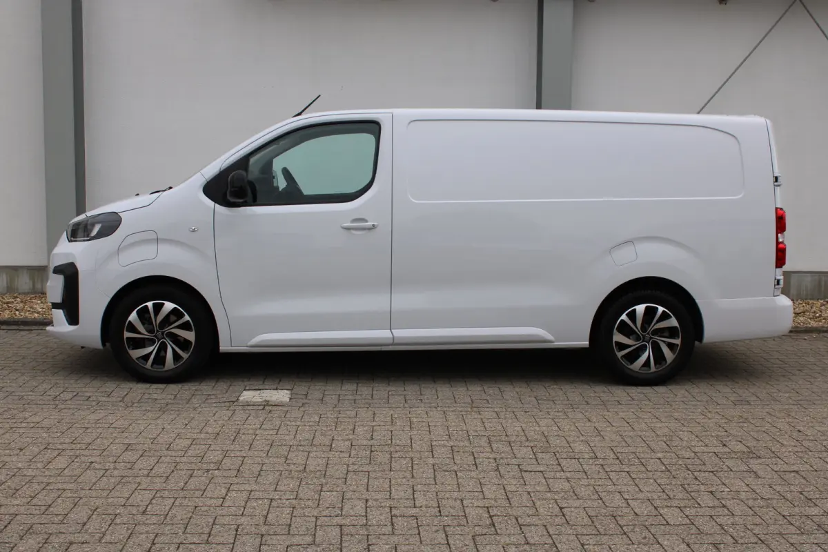 L3 75 kWh |  12V aansluiting in de laadruimte |  Buitenspiegelkappen en stootlijsten in zwart  metallic gespoten | 10" Multimedia 3D-kleuren touchscreen (Draadloos Android Auto/Apple  CarPla