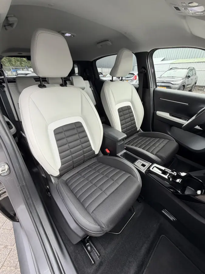 Max 113pk Comfort Range 44 kWh (Camera - Parkeersensoren V+A - Automatische Airco - Navigatie - Apple Carplay - LED - 17"incl 4S - Dodehoek detectie)