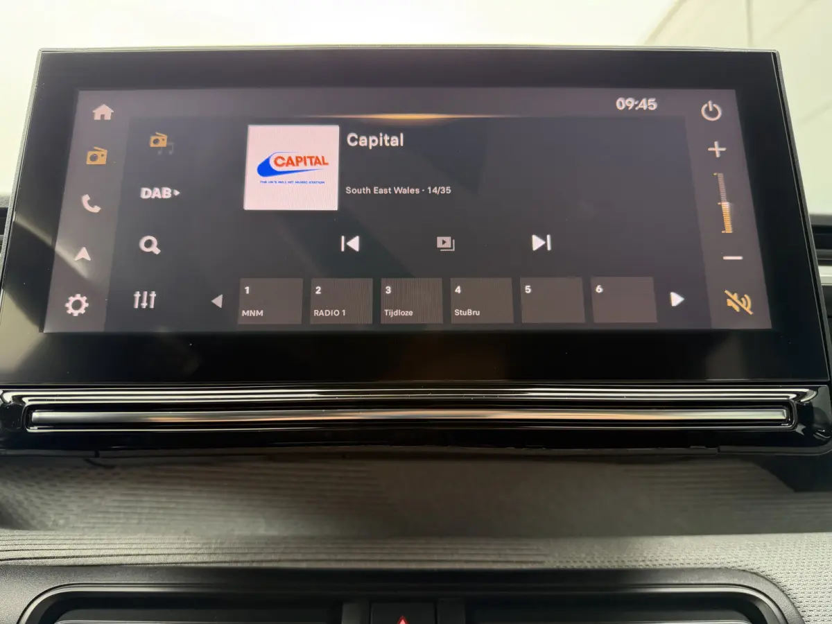 Max 113pk Comfort Range 44 kWh (Camera - Parkeersensoren V+A - Automatische Airco - Navigatie - Apple Carplay - LED - 17"incl 4S - Dodehoek detectie)