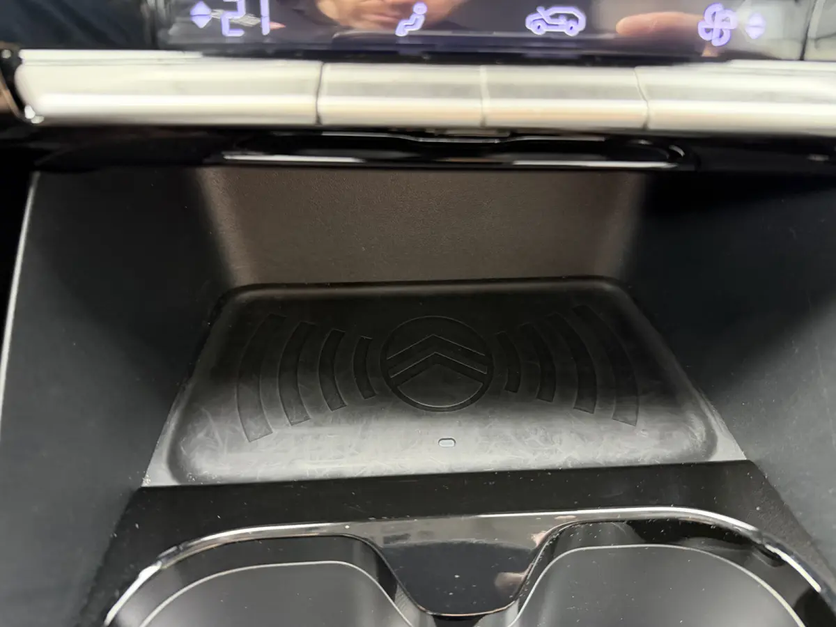 Max 113pk Comfort Range 44 kWh (Camera - Parkeersensoren V+A - Automatische Airco - Navigatie - Apple Carplay - LED - 17"incl 4S - Dodehoek detectie)