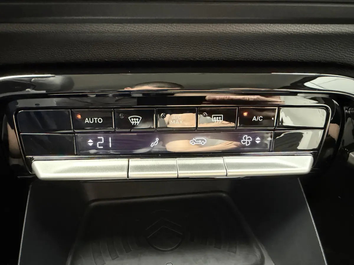Max 113pk Comfort Range 44 kWh (Camera - Parkeersensoren V+A - Automatische Airco - Navigatie - Apple Carplay - LED - 17"incl 4S - Dodehoek detectie)