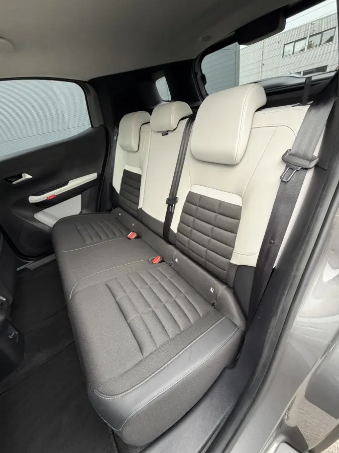 Max 113pk Comfort Range 44 kWh (Camera - Parkeersensoren V+A - Automatische Airco - Navigatie - Apple Carplay - LED - 17"incl 4S - Dodehoek detectie)