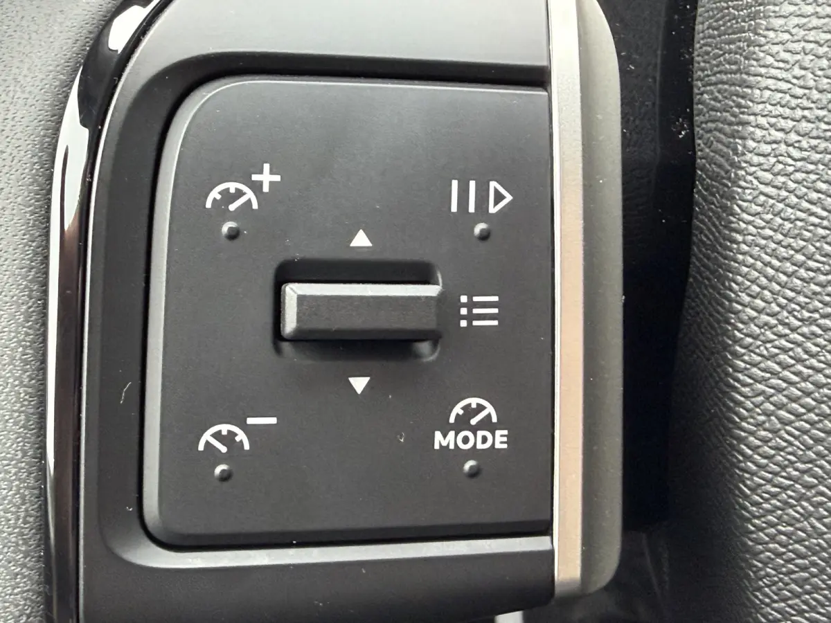 Max 113pk Comfort Range 44 kWh (Camera - Parkeersensoren V+A - Automatische Airco - Navigatie - Apple Carplay - LED - 17"incl 4S - Dodehoek detectie)