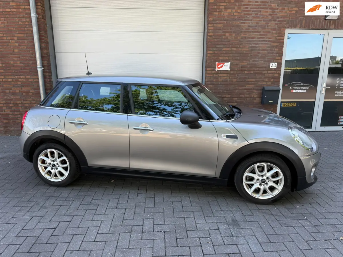 MINI (5-deurs) 2016 Benzine Handgeschakeld leasen