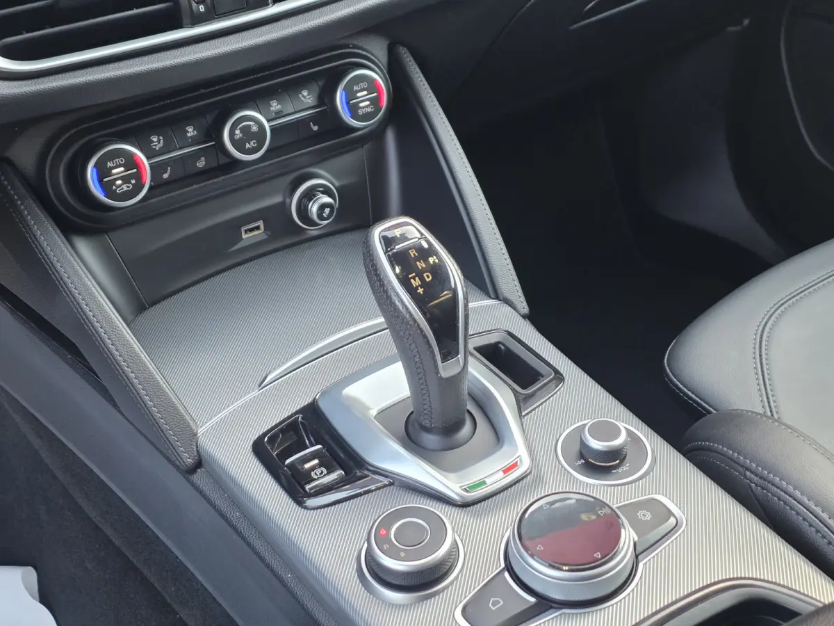 2.0 T AWD Veloce | PackDrive Assist | 20" Velgen