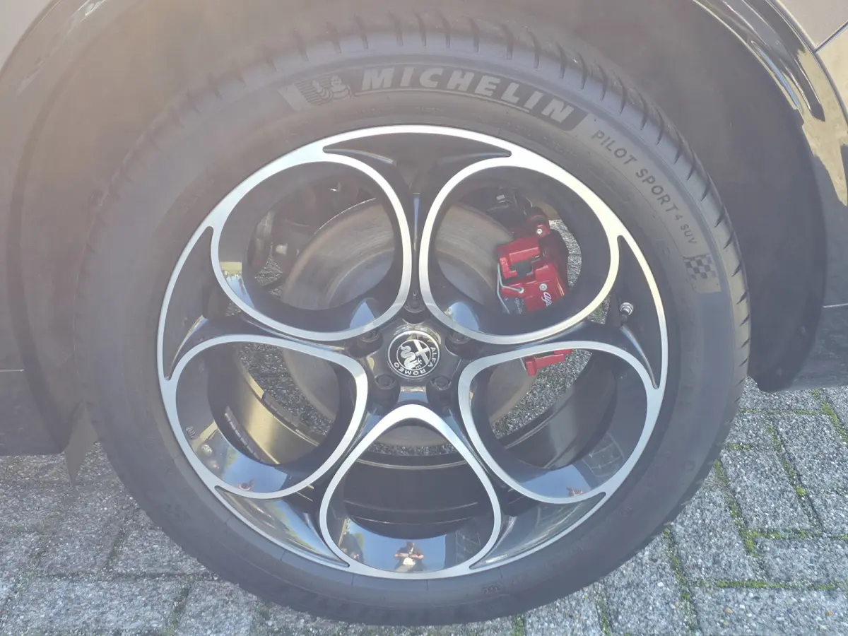 2.0 T AWD Veloce | PackDrive Assist | 20" Velgen