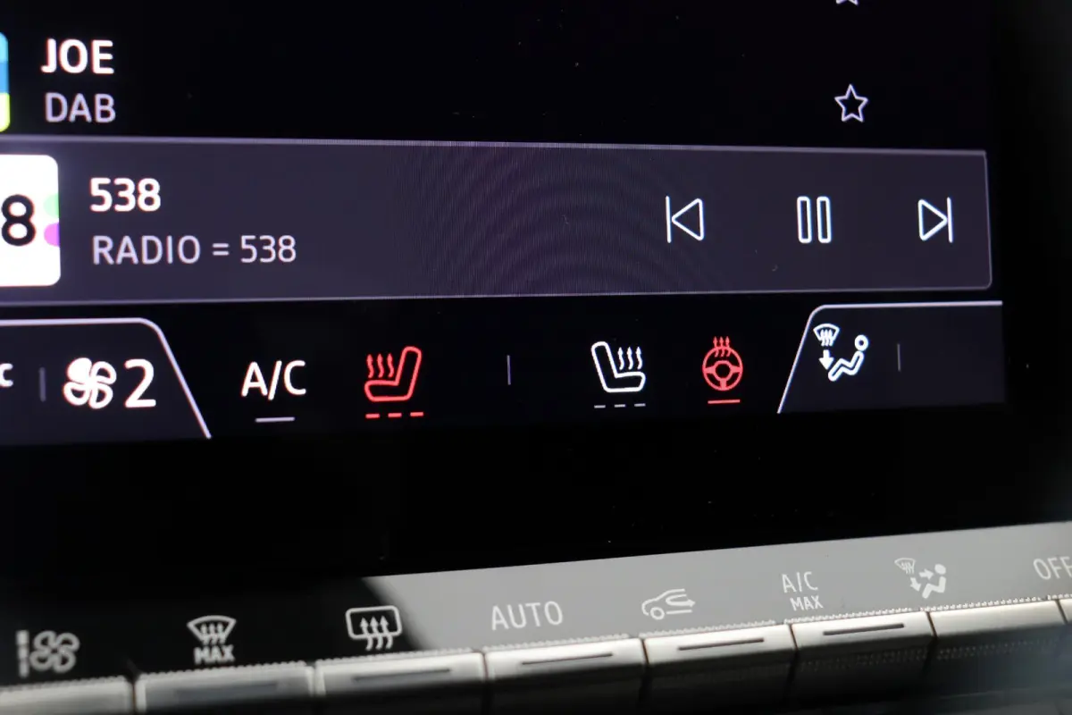 TCe 90pk techno | Harman Kardon | Stoel en stuurverwarming | Digitaal Dashboard | Achteruitrijcamera |