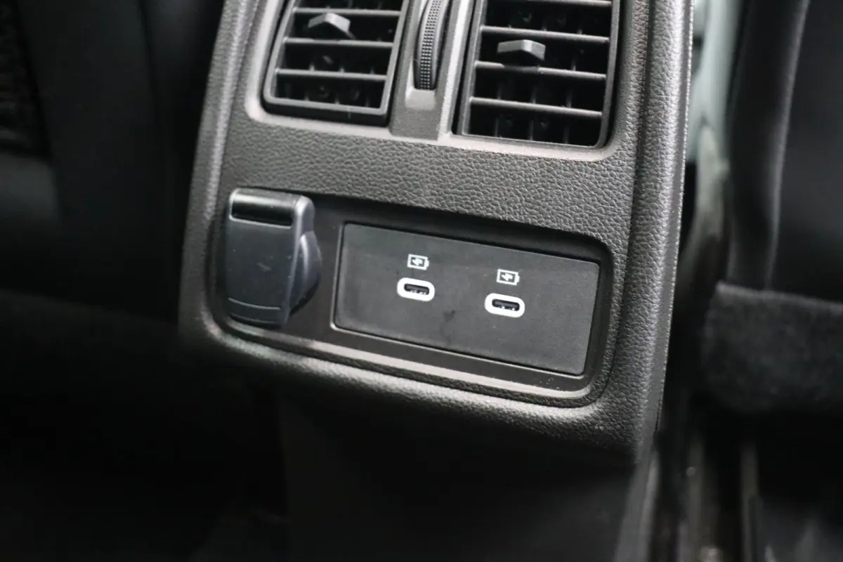 TCe 90pk techno | Harman Kardon | Stoel en stuurverwarming | Digitaal Dashboard | Achteruitrijcamera |