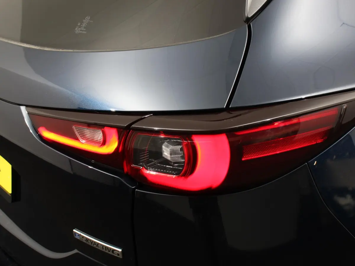 2.0 SkyActiv-G 165pk Automaat Exclusive-Line Navigatie Climate control Adaptieve cruise control Parkeersensoren 360* camera Keyless Verwarmde voorstoelen Stuurverwarming LED Navigatie HUD Bo