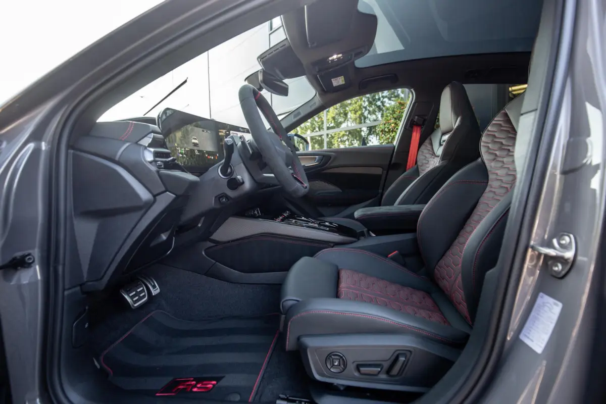 RS5 Avant e-hybrid quattro