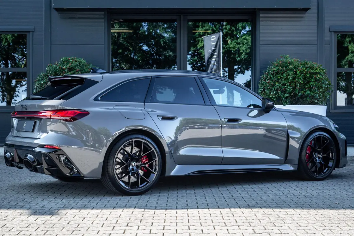 RS5 Avant e-hybrid quattro