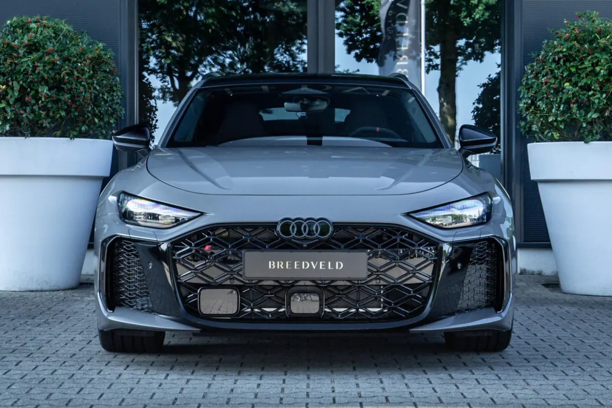 RS5 Avant e-hybrid quattro