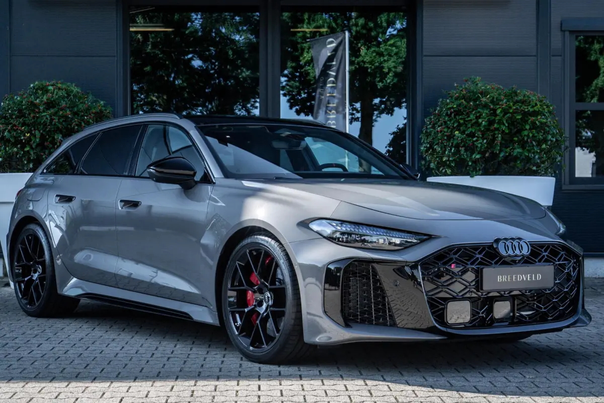 RS5 Avant e-hybrid quattro