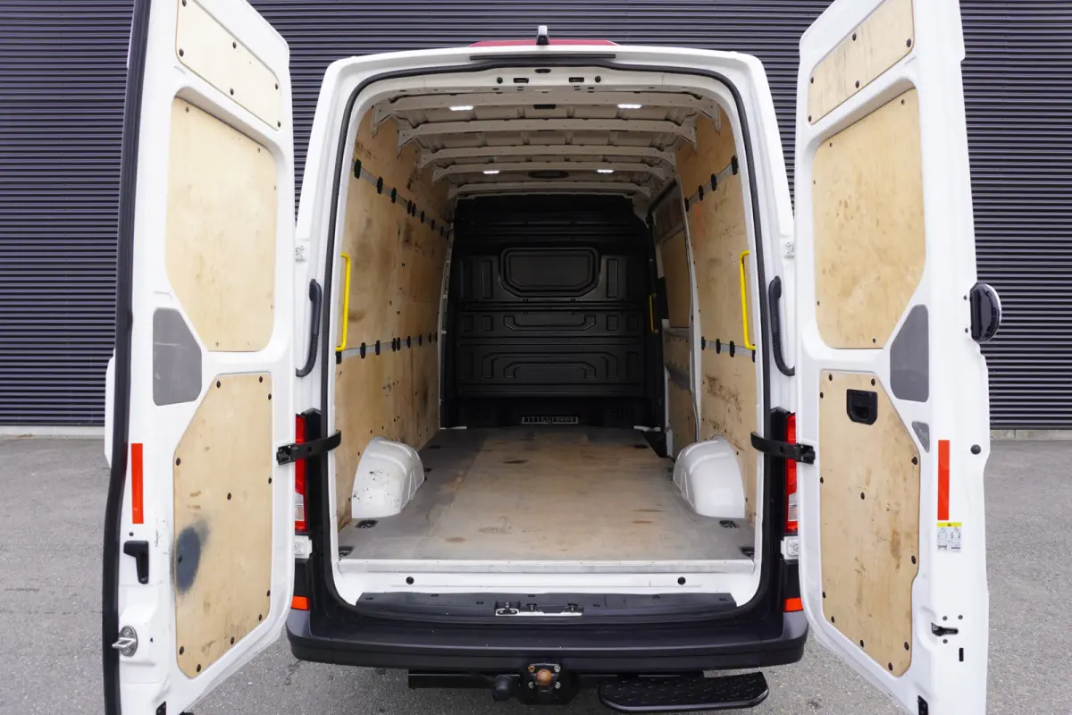 Volkswagen Crafter 180pk RWD L3H3/L2H2 3500kg Trekgewicht Trekhaak Apple carplay Camera Cruise control