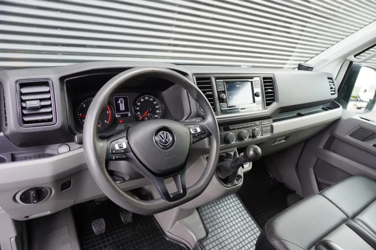 Volkswagen Crafter 180pk RWD L3H3/L2H2 3500kg Trekgewicht Trekhaak Apple carplay Camera Cruise control