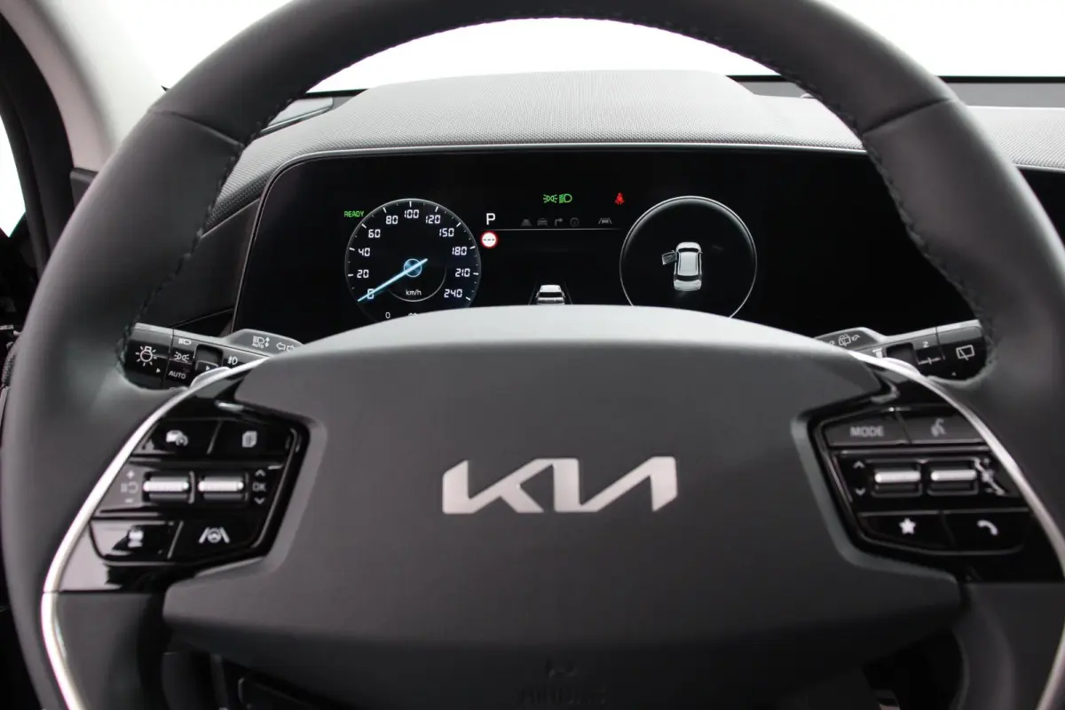 ExecutiveLine 64.8 kWh Navigatie Half Leder Schuif-kantel dak Elektrische bedienbare achterklep DAB Led Camera