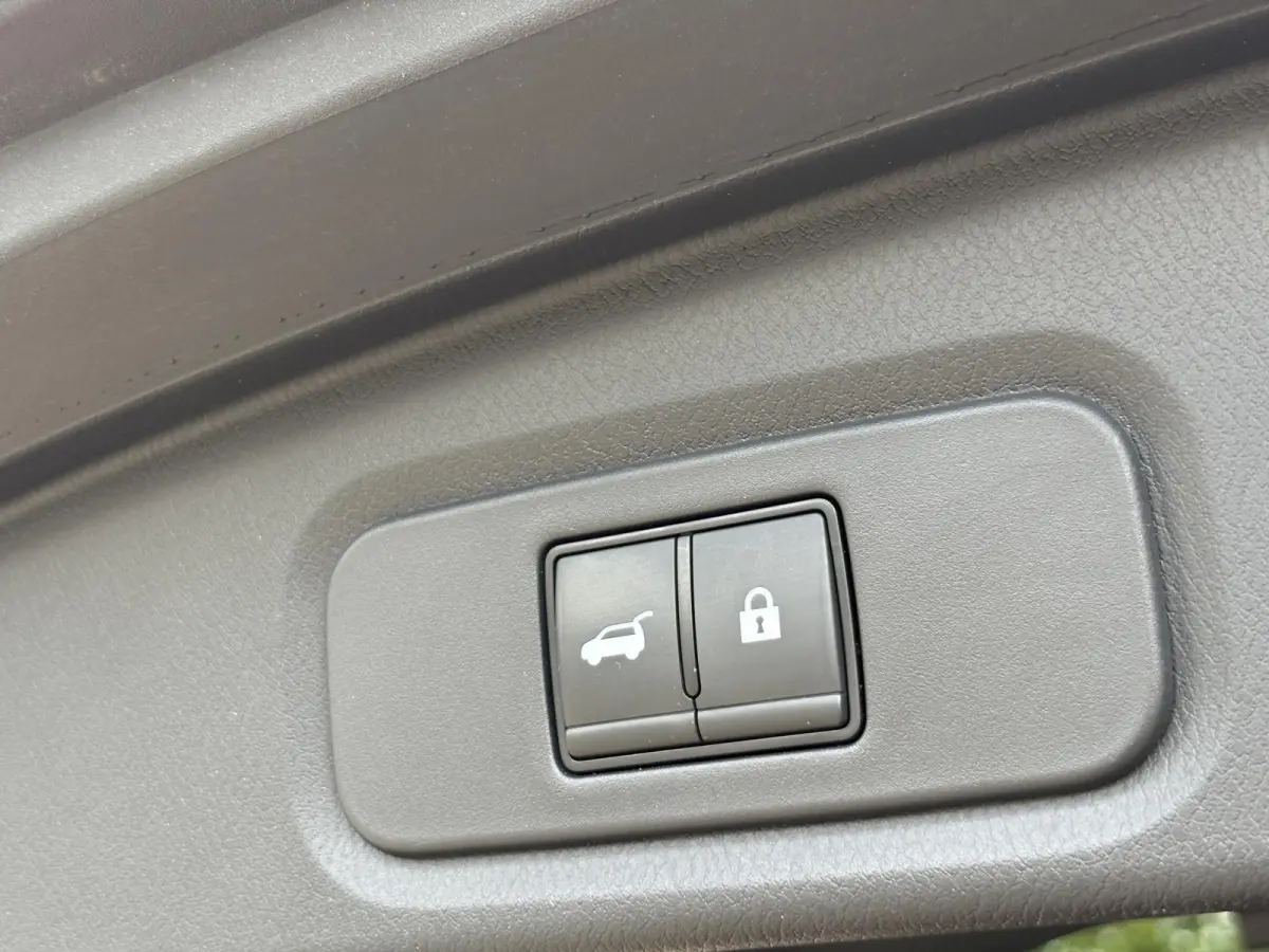 1.3 MHEV Tekna / Panorama dak / Trekhaak 1400kg geremd / Apple CarPlay/Android Auto / Cruise Control / Stoel en stuurverwarming /