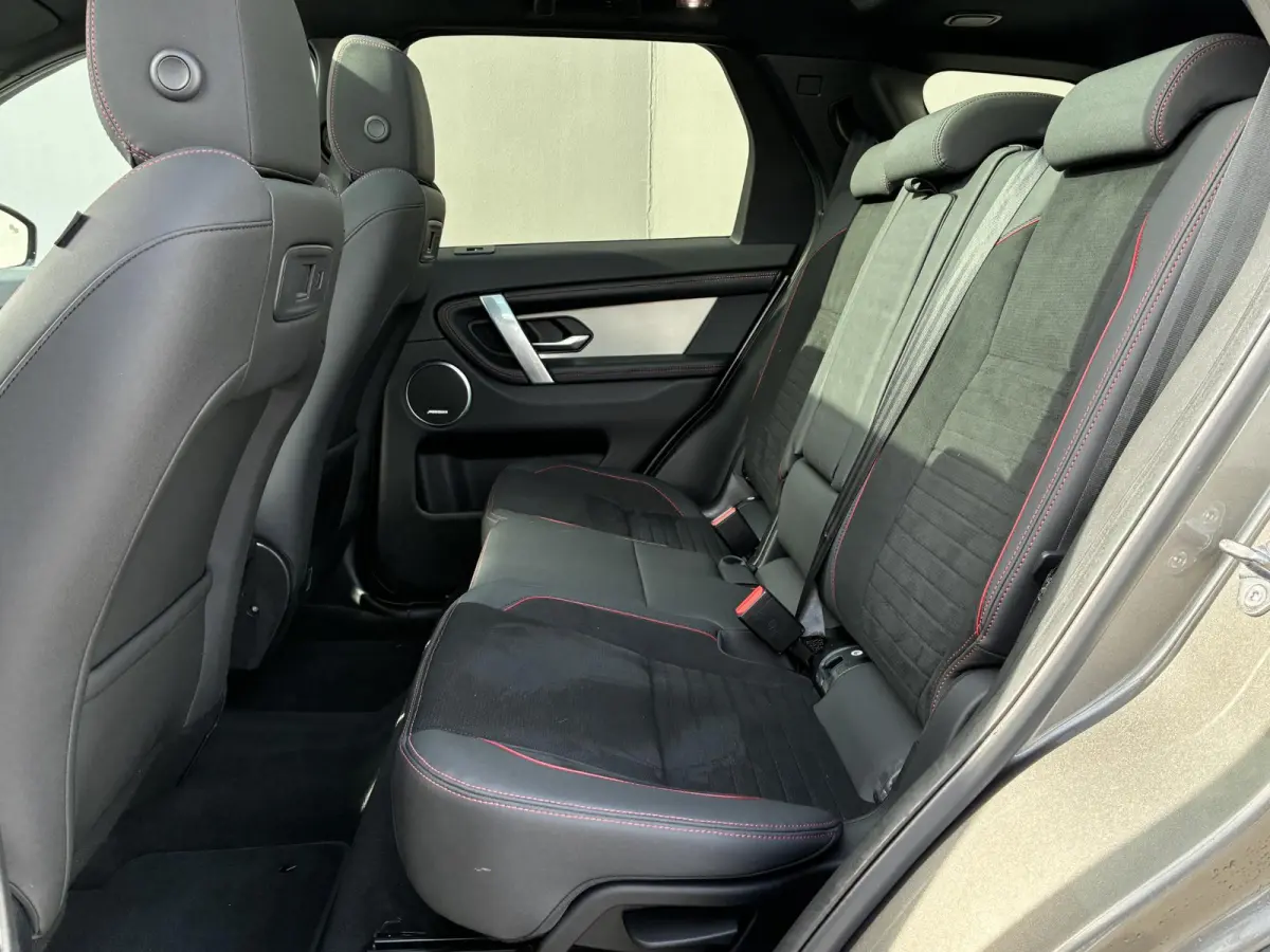 P300e 1.5 R-Dynamic HSE / Dealer Onderhouden / NL auto / Afneembare Trekhaak (1.600KG) / PHEV / AWD / All-Season Banden / Achteruitrijcamera / Adaptieve Cruise Control / MERIDIAN Audio /