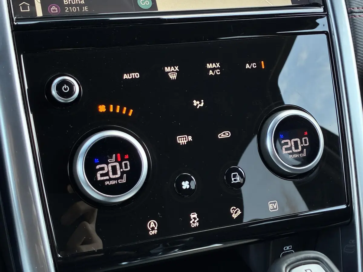 P300e 1.5 R-Dynamic HSE / Dealer Onderhouden / NL auto / Afneembare Trekhaak (1.600KG) / PHEV / AWD / All-Season Banden / Achteruitrijcamera / Adaptieve Cruise Control / MERIDIAN Audio /