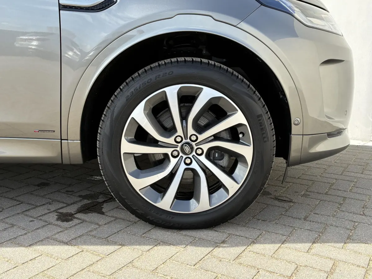 P300e 1.5 R-Dynamic HSE / Dealer Onderhouden / NL auto / Afneembare Trekhaak (1.600KG) / PHEV / AWD / All-Season Banden / Achteruitrijcamera / Adaptieve Cruise Control / MERIDIAN Audio /
