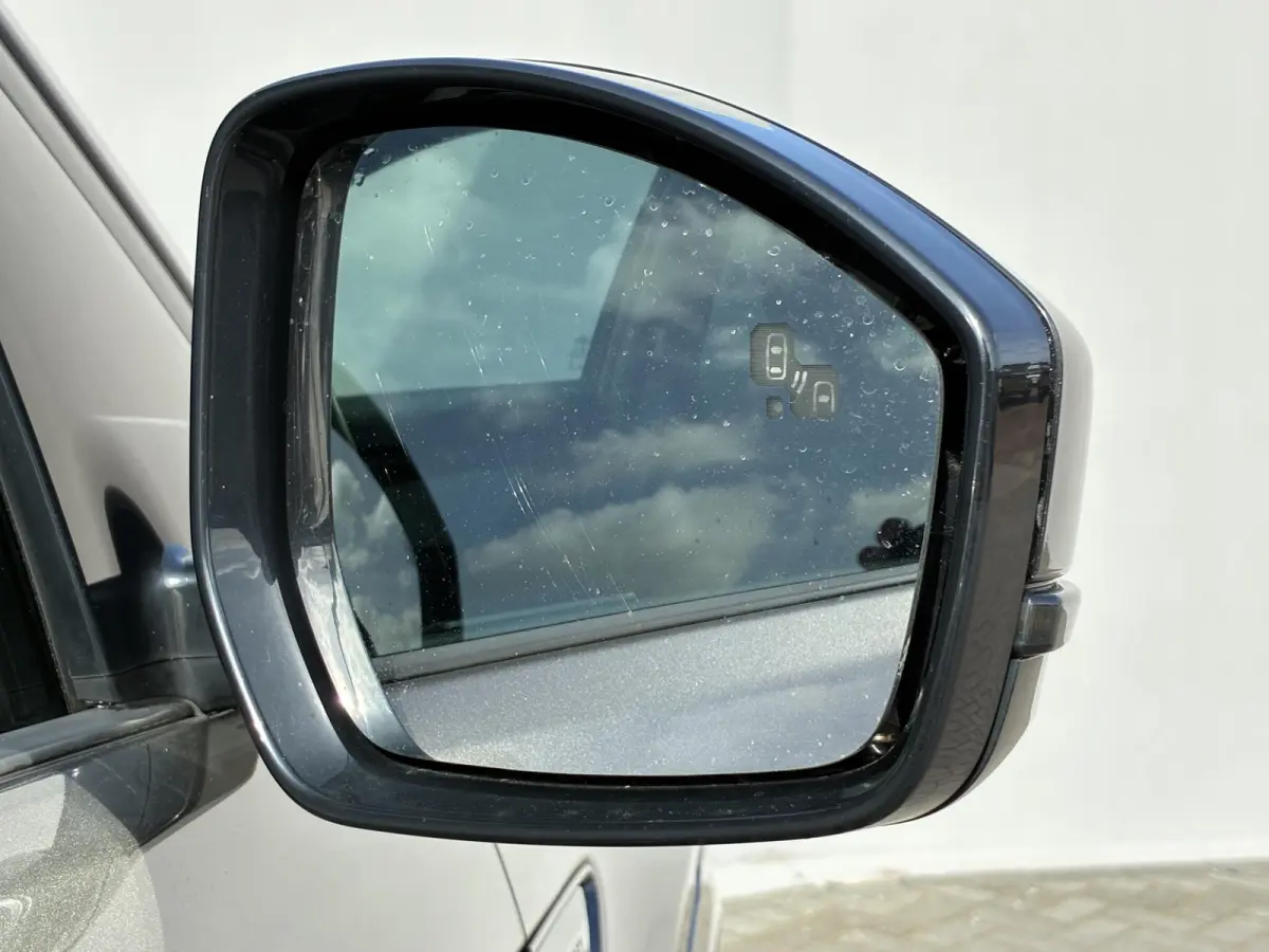 P300e 1.5 R-Dynamic HSE / Dealer Onderhouden / NL auto / Afneembare Trekhaak (1.600KG) / PHEV / AWD / All-Season Banden / Achteruitrijcamera / Adaptieve Cruise Control / MERIDIAN Audio /