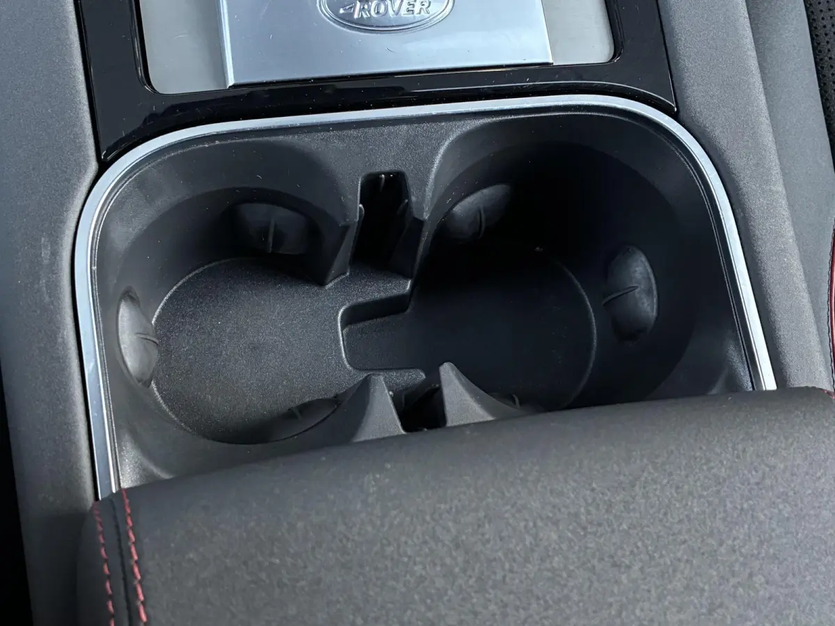 P300e 1.5 R-Dynamic HSE / Dealer Onderhouden / NL auto / Afneembare Trekhaak (1.600KG) / PHEV / AWD / All-Season Banden / Achteruitrijcamera / Adaptieve Cruise Control / MERIDIAN Audio /