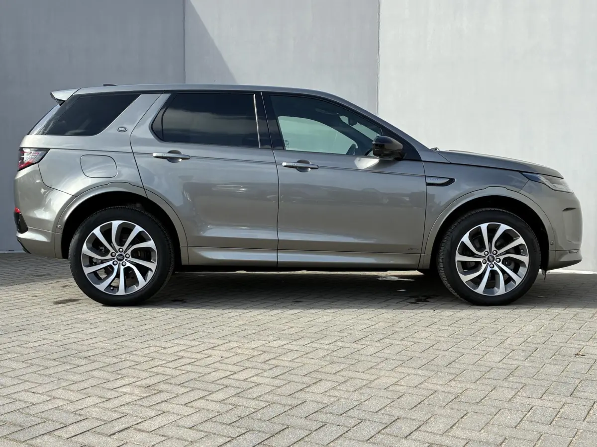 P300e 1.5 R-Dynamic HSE / Dealer Onderhouden / NL auto / Afneembare Trekhaak (1.600KG) / PHEV / AWD / All-Season Banden / Achteruitrijcamera / Adaptieve Cruise Control / MERIDIAN Audio /