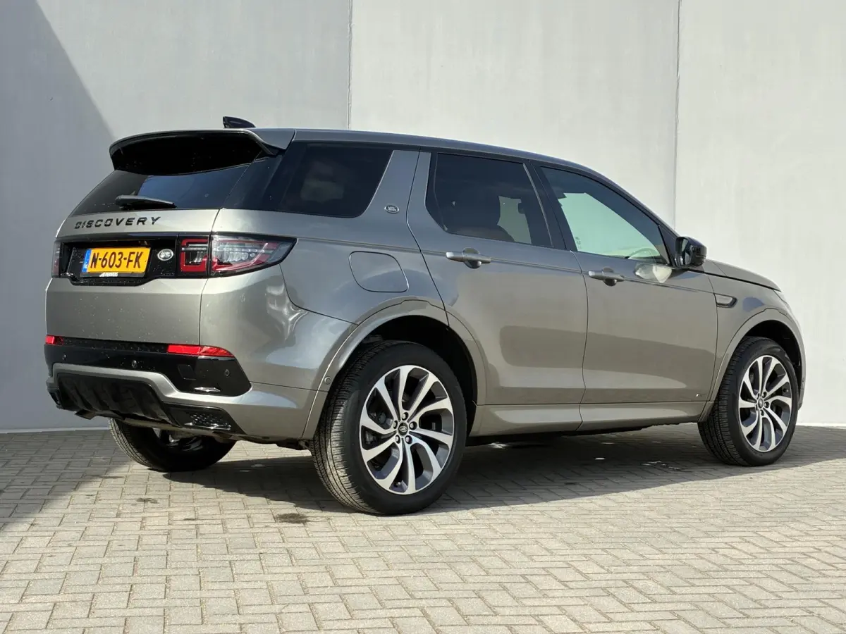 P300e 1.5 R-Dynamic HSE / Dealer Onderhouden / NL auto / Afneembare Trekhaak (1.600KG) / PHEV / AWD / All-Season Banden / Achteruitrijcamera / Adaptieve Cruise Control / MERIDIAN Audio /
