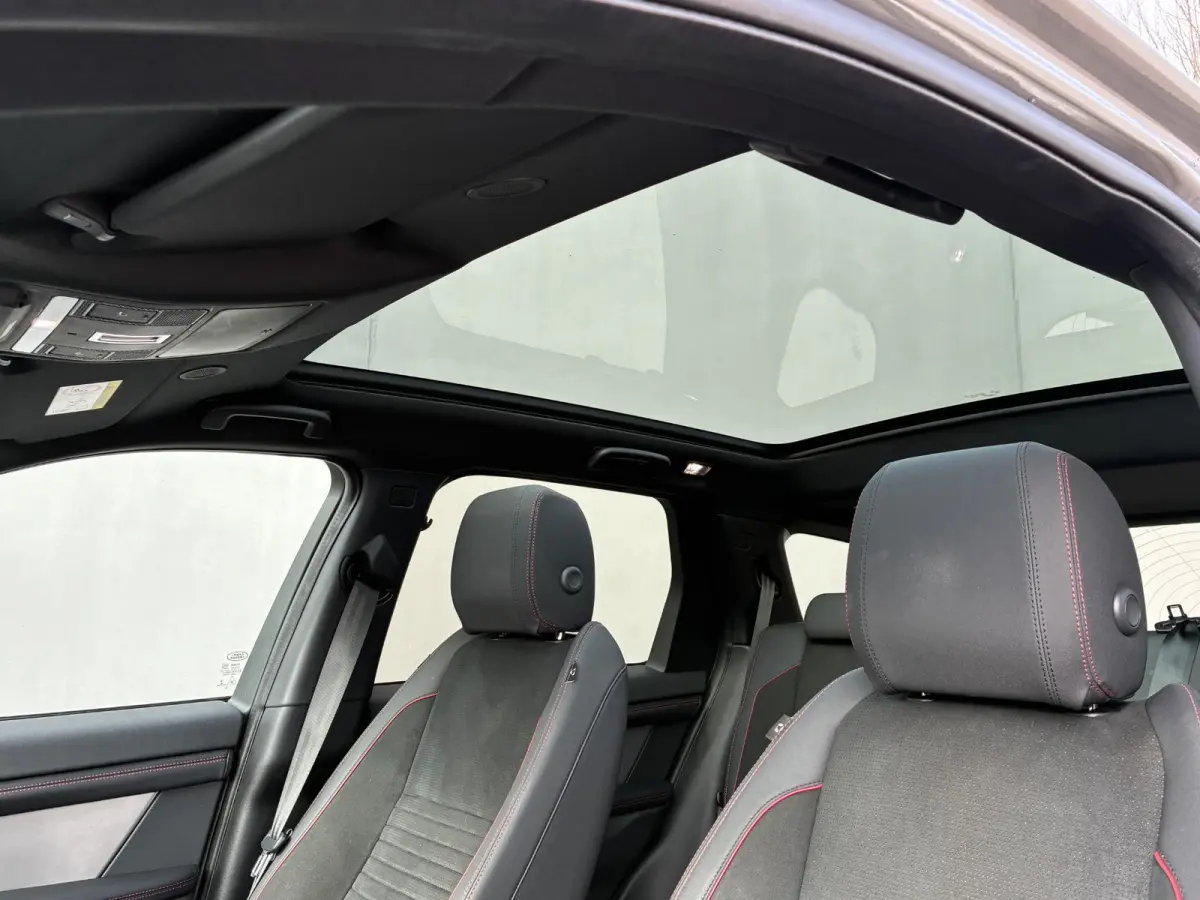 P300e 1.5 R-Dynamic HSE / Dealer Onderhouden / NL auto / Afneembare Trekhaak (1.600KG) / PHEV / AWD / All-Season Banden / Achteruitrijcamera / Adaptieve Cruise Control / MERIDIAN Audio /