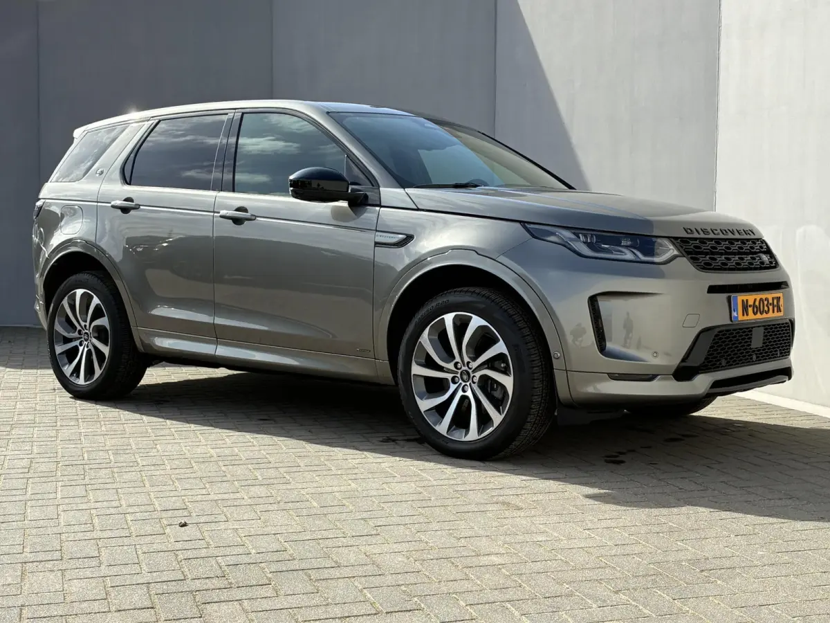 P300e 1.5 R-Dynamic HSE / Dealer Onderhouden / NL auto / Afneembare Trekhaak (1.600KG) / PHEV / AWD / All-Season Banden / Achteruitrijcamera / Adaptieve Cruise Control / MERIDIAN Audio /