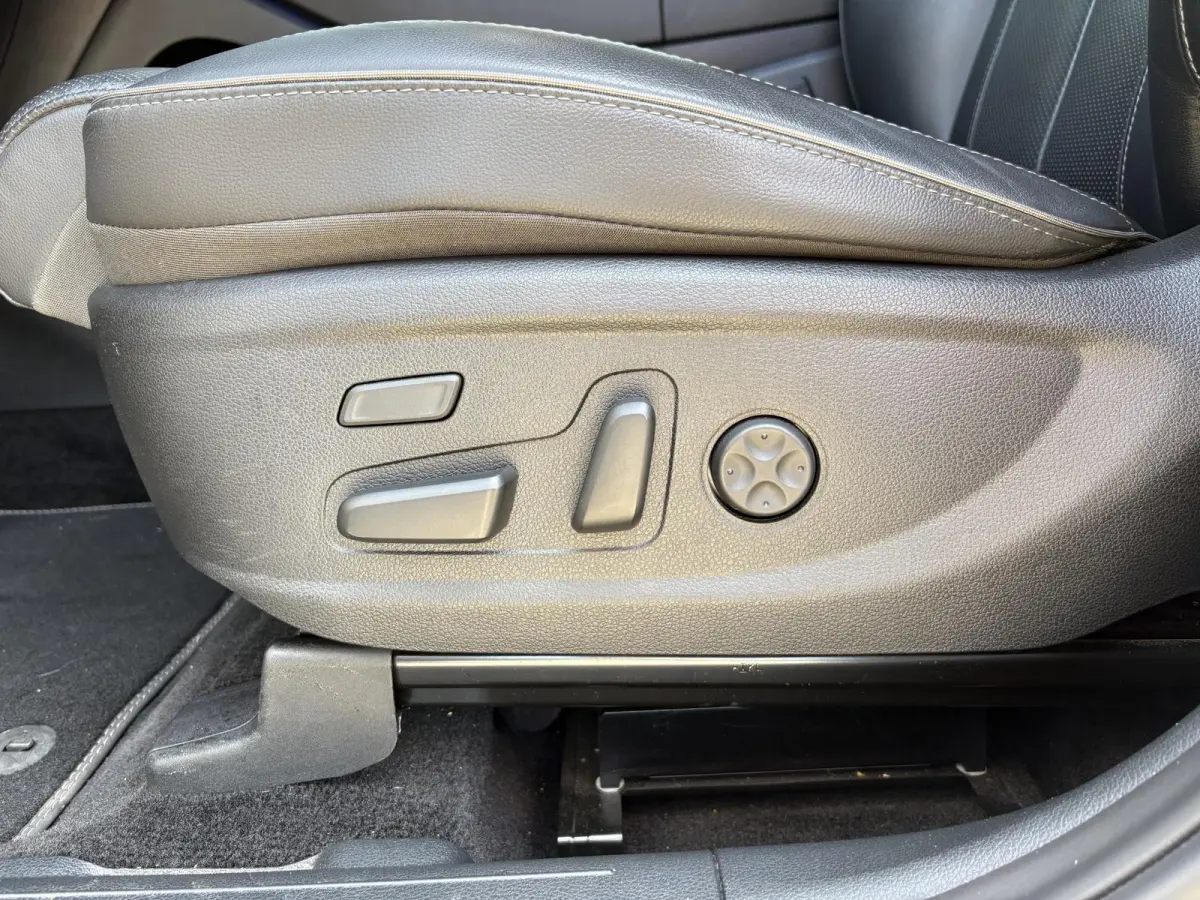 1.6 T-GDI PHEV Premium Sky 7p. SOH 100% / Elektrisch glazen panorama-dak / Automaat / All-season banden / Navigatie / Apple Carplay/Android Auto / Stoel verwarming/verkoeling / Airco separaa