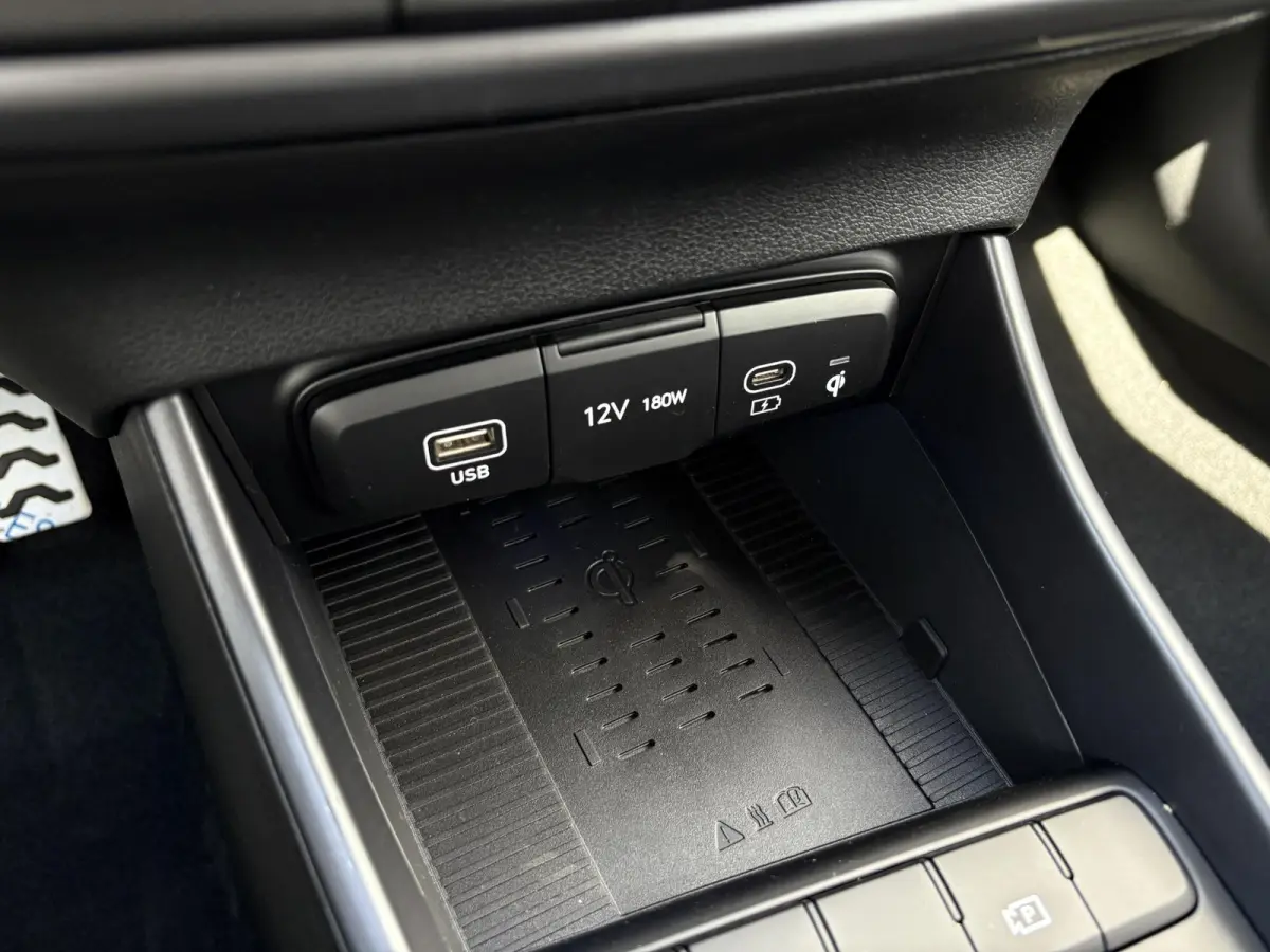 1.0 T-GDI Comfort / Two-tone / Navigatie / Cruise Control / Airco / Camera / Lane Assist /