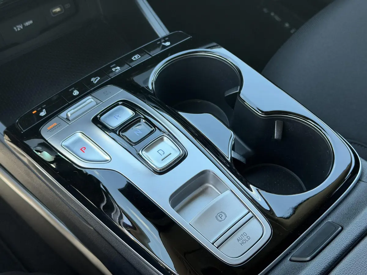 1.6 T-GDI PHEV Comfort Smart 4WD / Dealer Onderhouden / Fabrieksgarantie tot 9-2028 / Navigatie / Adaptieve Cruise / Stoel & Stuurwiel Verwarming / Keyless /