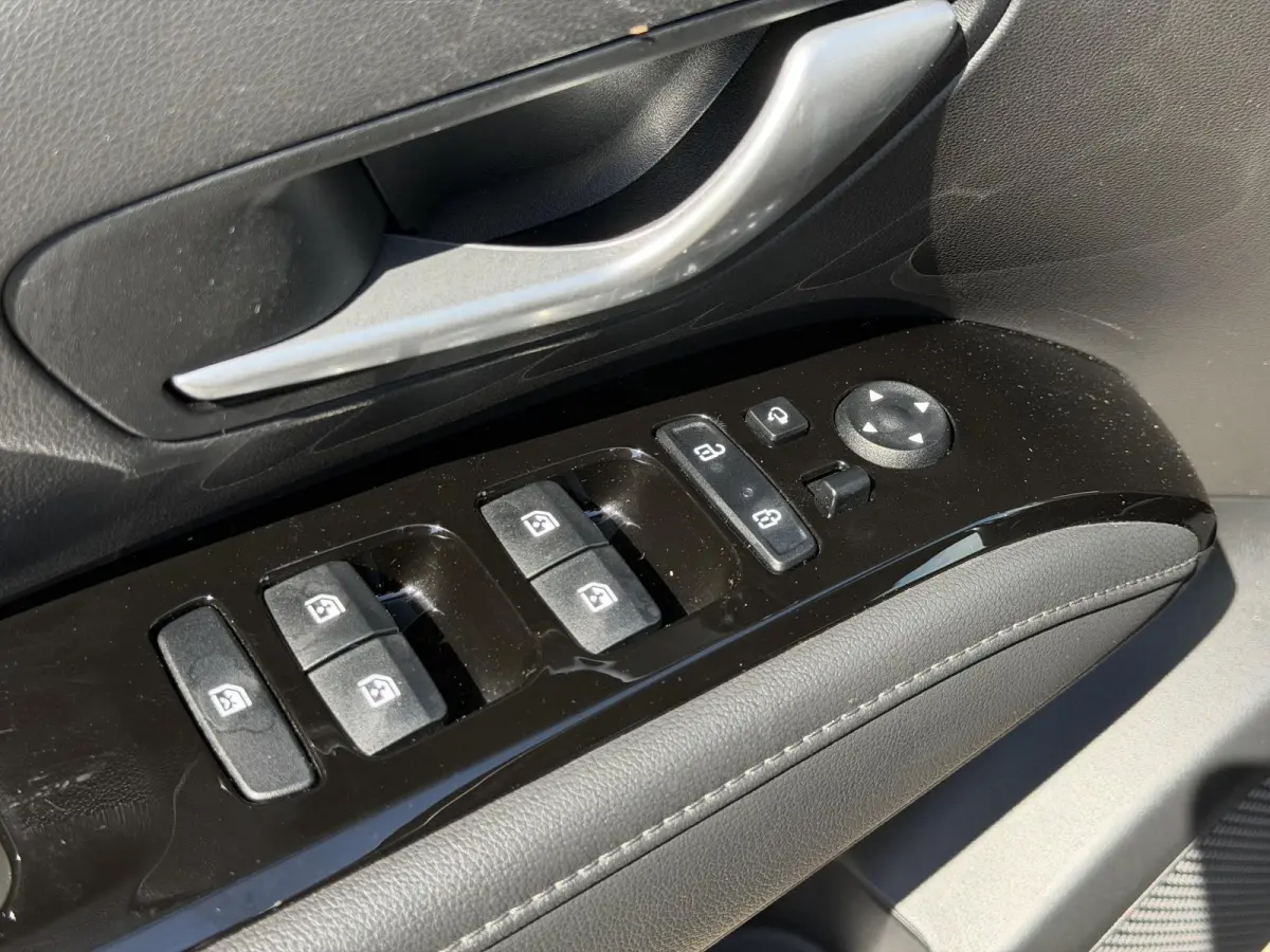 1.6 T-GDI PHEV Comfort Smart 4WD / Dealer Onderhouden / Fabrieksgarantie tot 9-2028 / Navigatie / Adaptieve Cruise / Stoel & Stuurwiel Verwarming / Keyless /