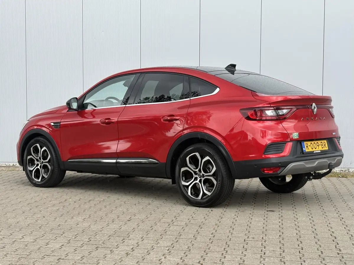 1.6 E-Tech Hybrid 145 Intens / Cruise controle / Electronic climate controle / Navigatie / Stof/kunstlederen bekleding /